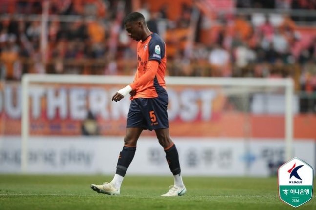  首轮比赛染红，济州SK外援伊塔洛遭到韩国球迷种族歧视 新闻 首轮比赛染红，济州SK外援伊塔洛遭到韩国球迷种族歧视 新闻