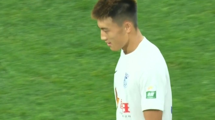  年轻后卫赵佳楠离英博，鲲城迎来新援助力。 体育新闻 年轻后卫赵佳楠离英博，鲲城迎来新援助力。 体育新闻