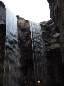 冲突烈度不减，能源供应链承压；通胀隐忧浮现，宽松预期冷却；私募赎回风波扩散，黄金避险逻辑遭遇挑战。