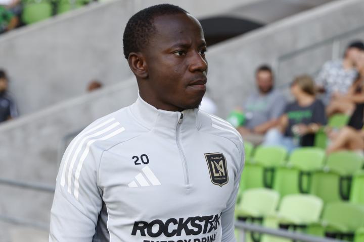  美职联宣布终身禁赛，叶博亚事件引发关注；青岛海牛副总紧急回应，强调不影响中超征程。 体育新闻 美职联宣布终身禁赛，叶博亚事件引发关注；青岛海牛副总紧急回应，强调不影响中超征程。 体育新闻