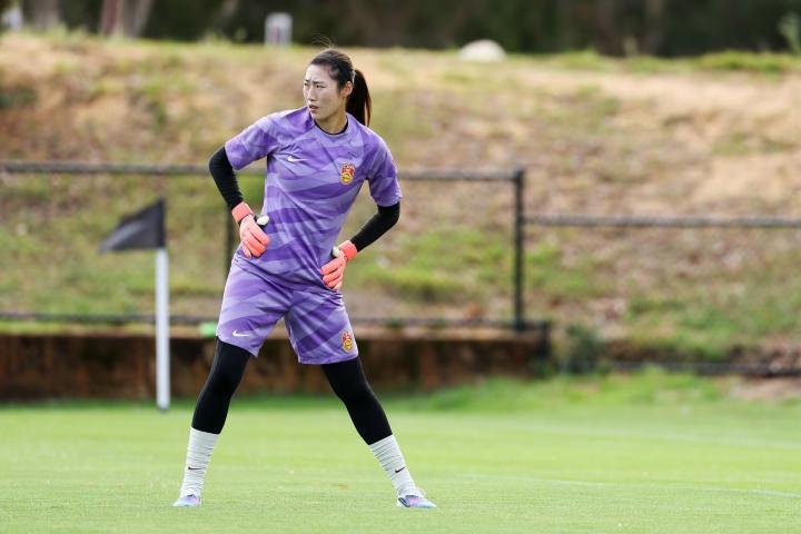  彭诗梦重返首发；27岁守门人八年后再度守护国门，中国女足亚洲杯关键一战。 体育新闻