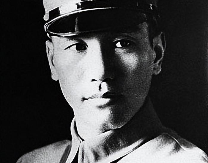  政治精算师的权力迷途：何应钦三次抉择背后的历史教训 新闻