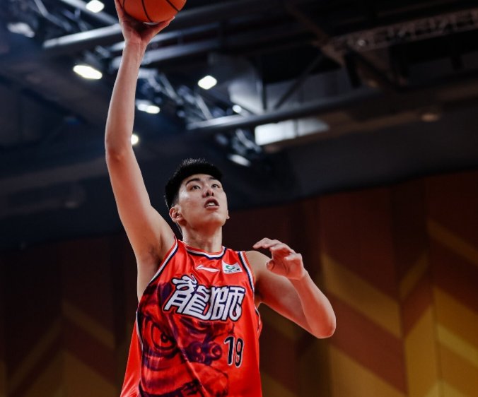  辽宁17-0崩盘深度复盘：战术失效与轮换困局的系统性剖析 体育新闻