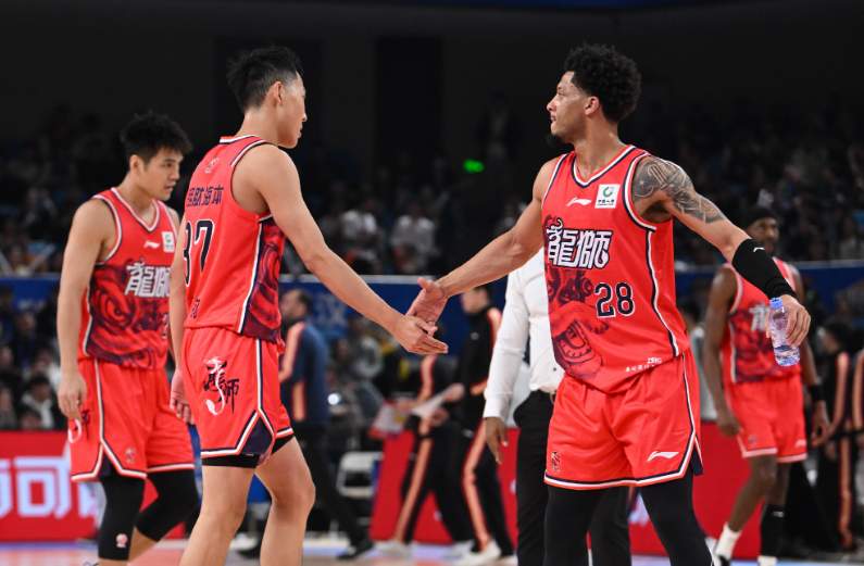  辽宁17-0崩盘深度复盘：战术失效与轮换困局的系统性剖析 体育新闻