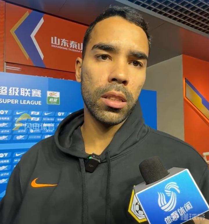  防守体系的博弈：大连英博如何封死山东泰山的进攻空间 体育新闻