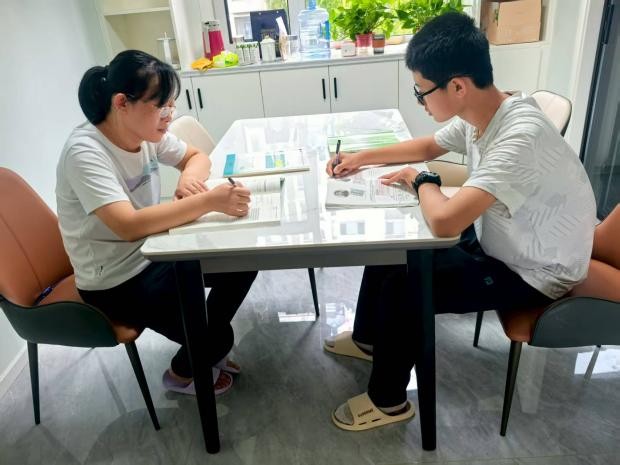  「教师×警察」家庭教育组合拳：用职业基因破解青春期沟通难题 教育招生